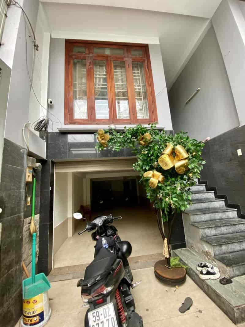 Bán nhà mặt tiền giá rẻ, Phan Văn Nam, Tân Phú, dt 4.2x16m, 4 tầng đep có hầm, sổ vuông hoàn công đủ