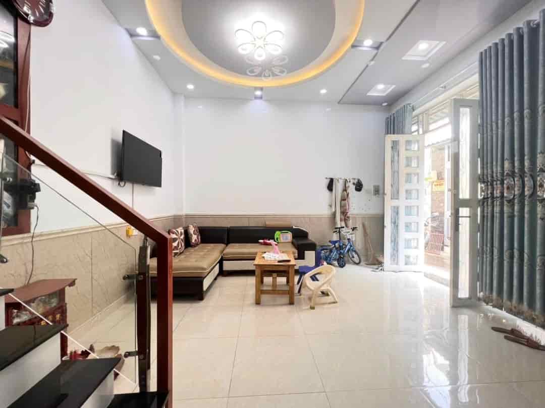 Kinh doanh thua lỗ bán nhà Trương Định, quận 3, Tp Hồ Chí Minh giá 1 tỷ 180, 65m2 shr gần chợ Vườn Chuối