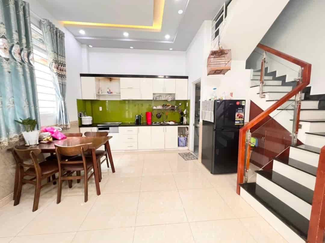 Kinh doanh thua lỗ bán nhà Trương Định, quận 3, Tp Hồ Chí Minh giá 1 tỷ 180, 65m2 shr gần chợ Vườn Chuối