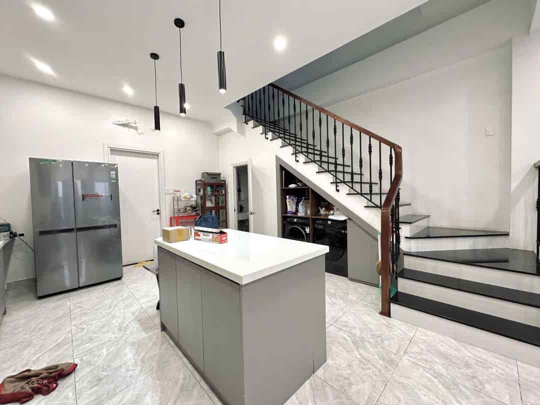 Bán nhà chính chủ, đường Huỳnh Văn Bánh, p13 Phú Nhuận, 3 tầng hoàn công đủ, 93m2, VILLA chủ tặng full