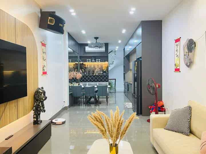 Vỡ nợ cần bán gấp nhà 1t, 1l, 60m2, 990tr, đường Nguyễn Thị Minh Khai, p.5, q.3, shr