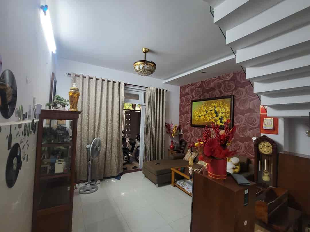 Bán nhà 56m2 Đ.Tân Sơn Nhì, gần chợ, 3pn 3wc, shr, giá 853 triệu