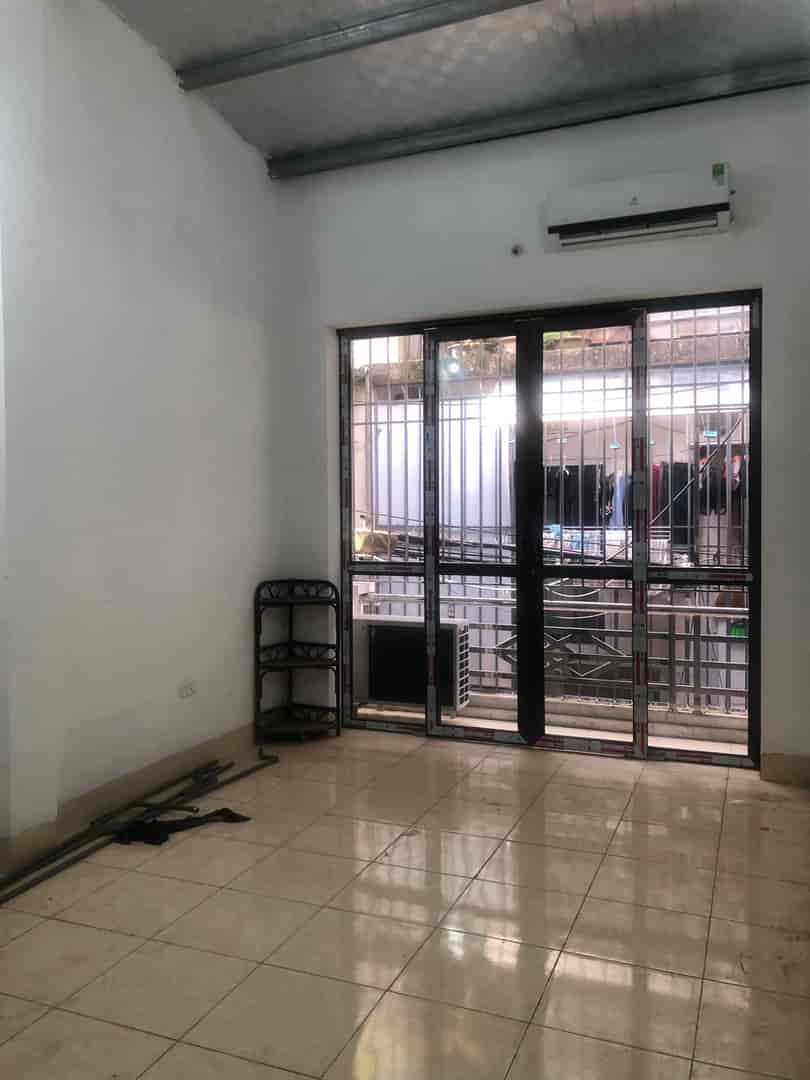 Cho thuê nhà ngõ 3 gác Nguyễn Trãi, Thanh Xuân DT 45m2, 2 tầng, giá 10triệu (ctl)
