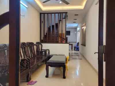 Cho thuê nhà ngõ phố Định Công, 50m, 4 tầng, 4 ngủ, 3 wc giá 13 triệu/tháng