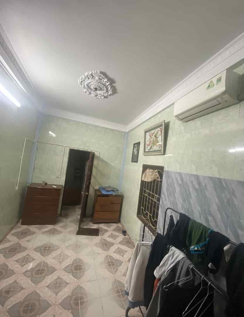 Cho thuê nhà nguyên căn ngõ Chùa Làng 3 tầng, 30m2, 3 ngủ, 3 wc, giá 12 triệu, có tl