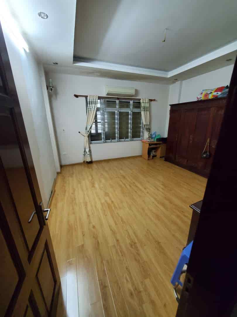 Cho thuê nhà ngõ 738 Bạch Đằng, 2 tầng, 30m2, 7 triệu, ở hộ gđ, nhóm 4 người