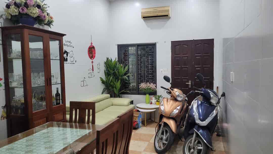 Cho thuê nhà ở nhóm 7 người, kd onl, ở gđ ngõ ô tô phúc xá, 4 tầng, 32m2, 3 ngủ, 12tr