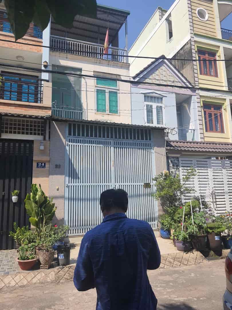 Kẹt nợ NH tôi bán nhà mới 62m2 Phan Văn Trị, TT, 975tr, gần Emart GV, SHR