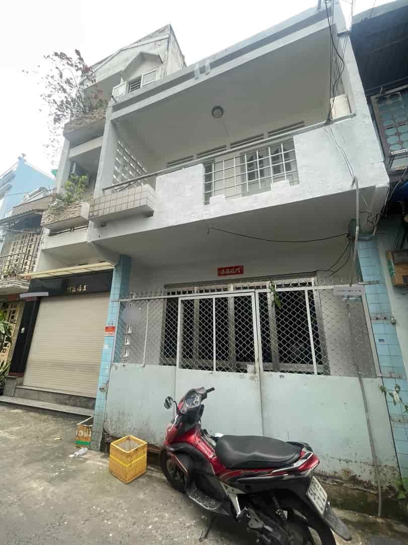 Cho thuê nhà đường Hàn Hải Nguyên, P.1, Q.11, 4x10m