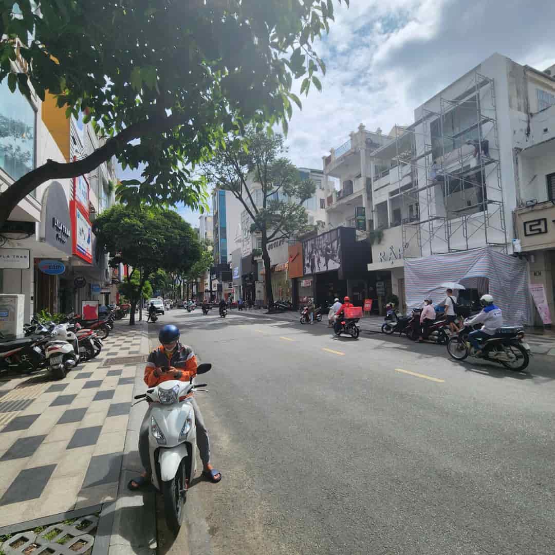 Cho thuê nhà mặt tiền đường Nguyễn Trãi, bến thành quận 1