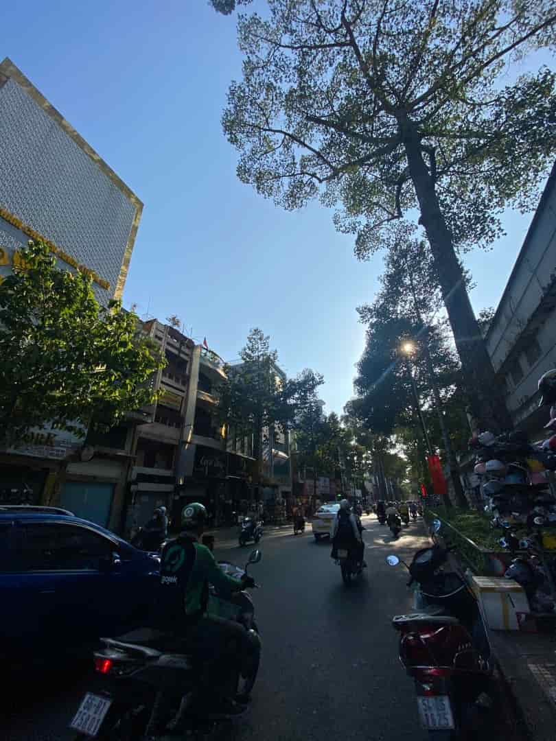 Mặt tiền Nguyễn Tiểu La, P8, Q10, đường truớc nhà 10m