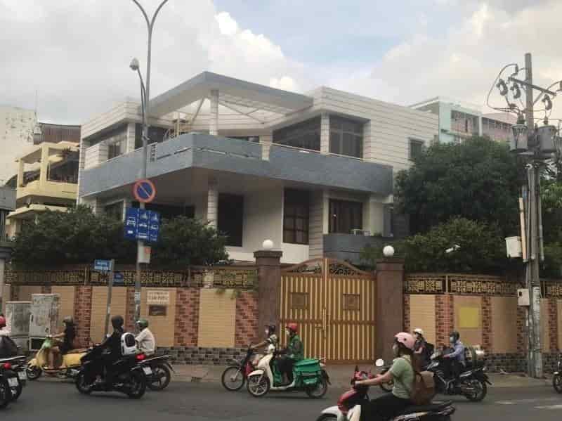 Cho thuê biệt thự Nguyễn Kiệm, P4, Q.Phú Nhuận ngang 18m