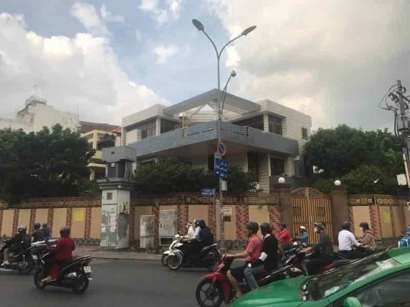 Cho thuê biệt thự Nguyễn Kiệm, P4, Q.Phú Nhuận ngang 18m