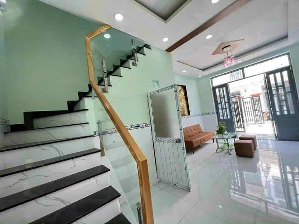 Kẹt nợ đành bán nhà 1 trệt 1 lầu mới đẹp tại Bình Chánh, 1tỷ199tr, 54m2