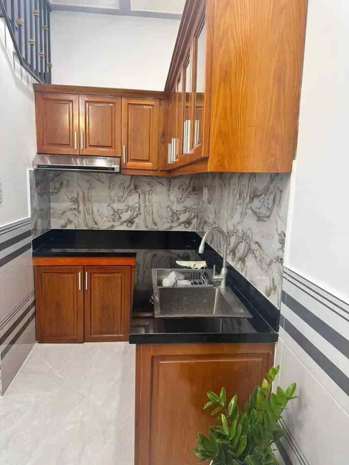 Kinh doanh thua lỗ bán nhà Vườn Lài, Quận 12, dt 56m2, 1tỷ250 shr