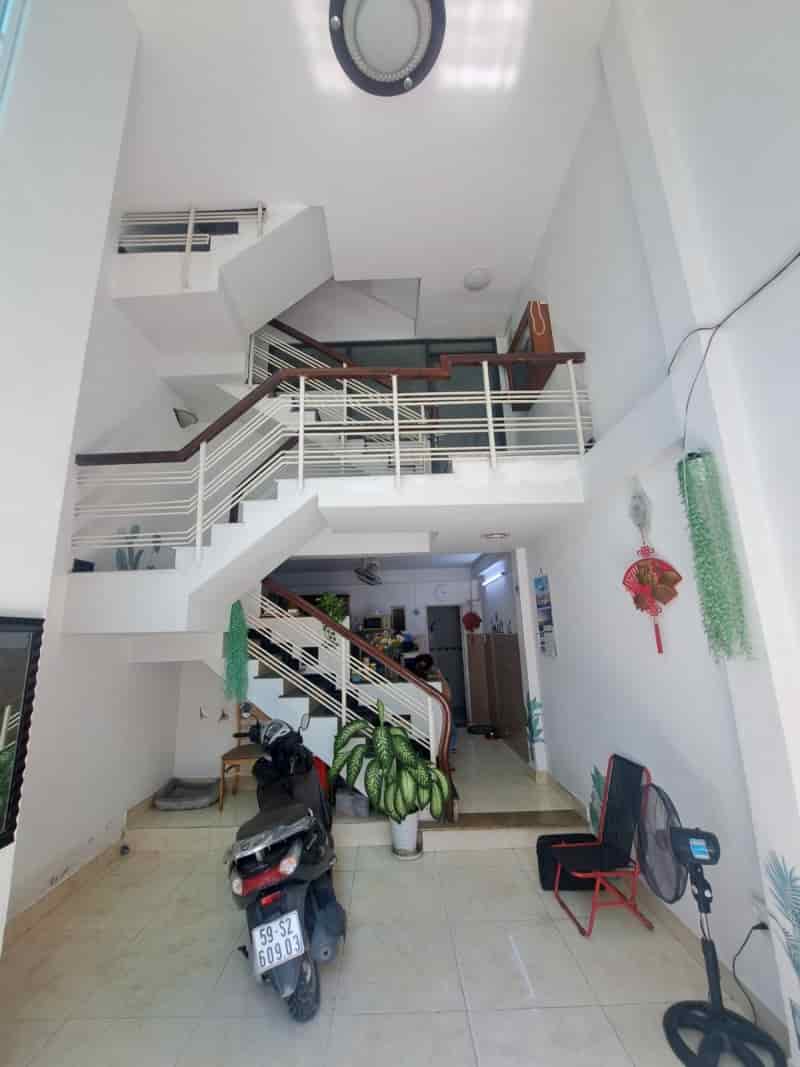 Hẻm 229/ Lê Quang Định, hẻm thông tứ tung, tặng nội thất, 5 tầng, 4 phòng ngủ, chỉ 5.35 tỷ