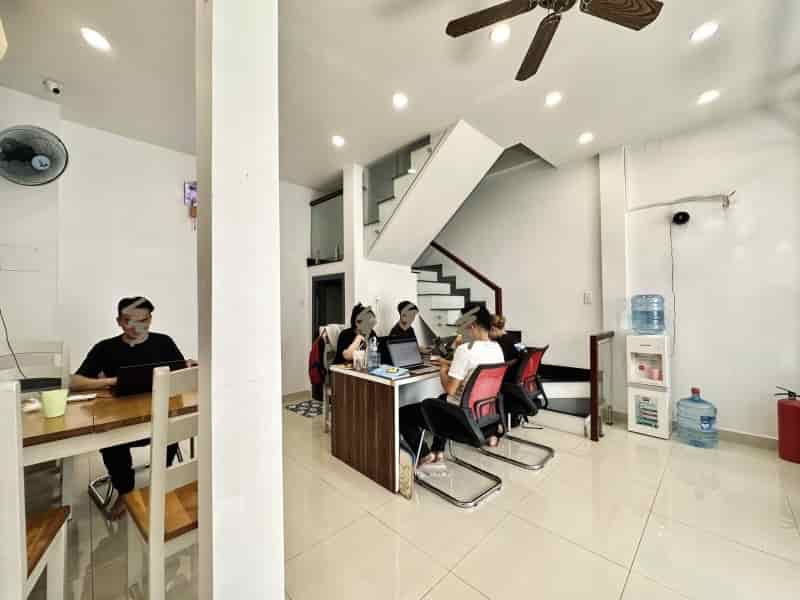 Mặt tiền Nguyễn Đình Chính, 40m2, nhà đẹp 4 tầng, ô tô ngủ trong nhà, 7.5 tỷ