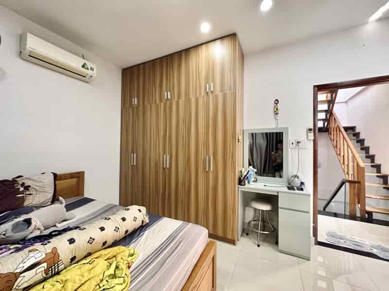 Mặt tiền Nguyễn Đình Chính, 40m2, nhà đẹp 4 tầng, ô tô ngủ trong nhà, 7.5 tỷ