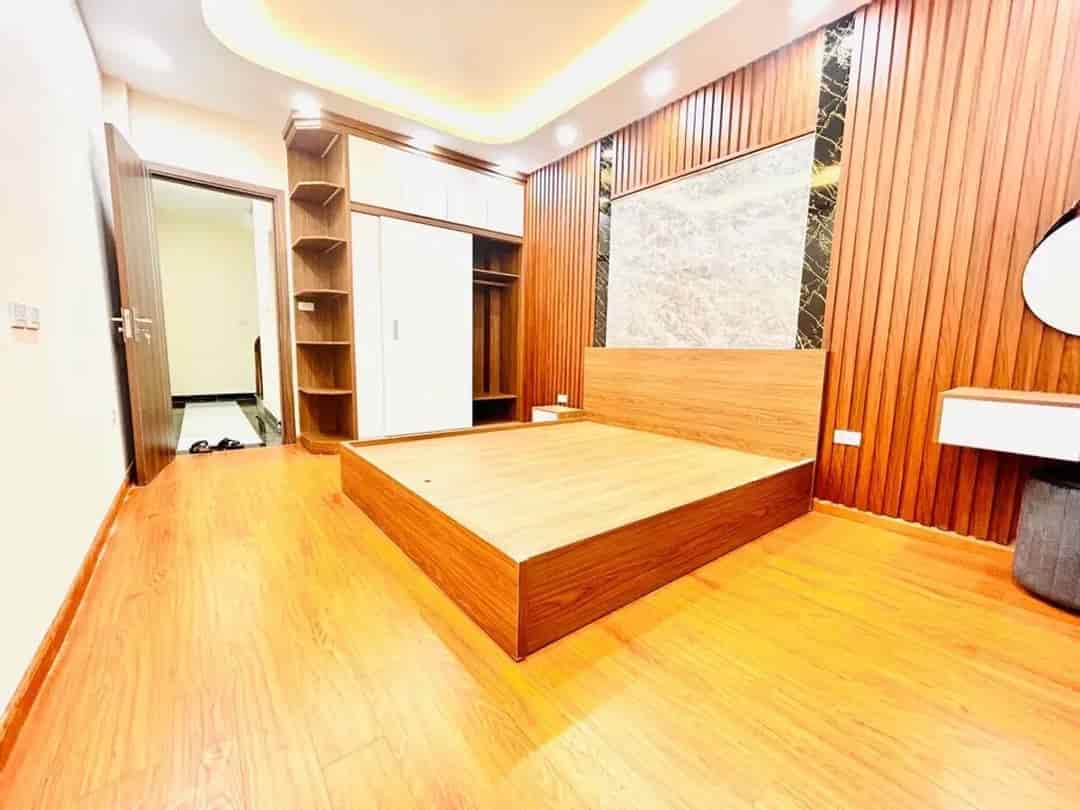 Nhà mới tinh 5 tầng, Khâm Thiên, trung tâm Đống Đa, diện tích 40m2, MT 4m, giá chỉ nhỉnh 5 tỷ.