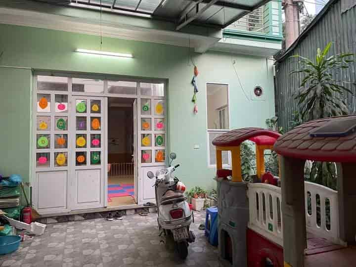 Cho thuê nhà trong ngõ Trương Định, HM, DT 100m, 3 tầng, giá 14 triệu, ngõ ô tô