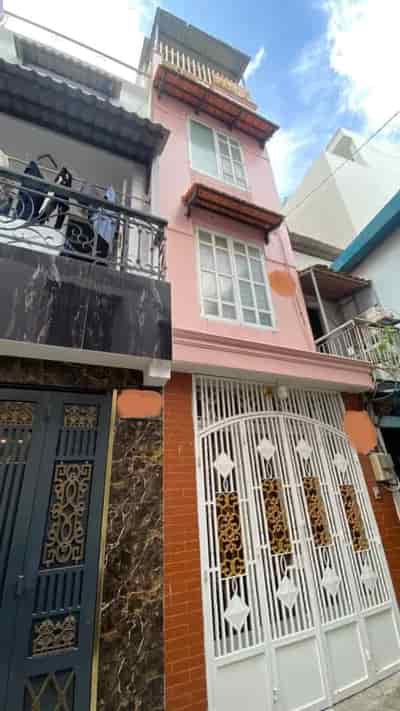 Nhà hẻm Nguyễn Văn Cừ, quận 1, 30m2, 4 tầng, đường trước nhà 4m, giá 6.5 tỷ