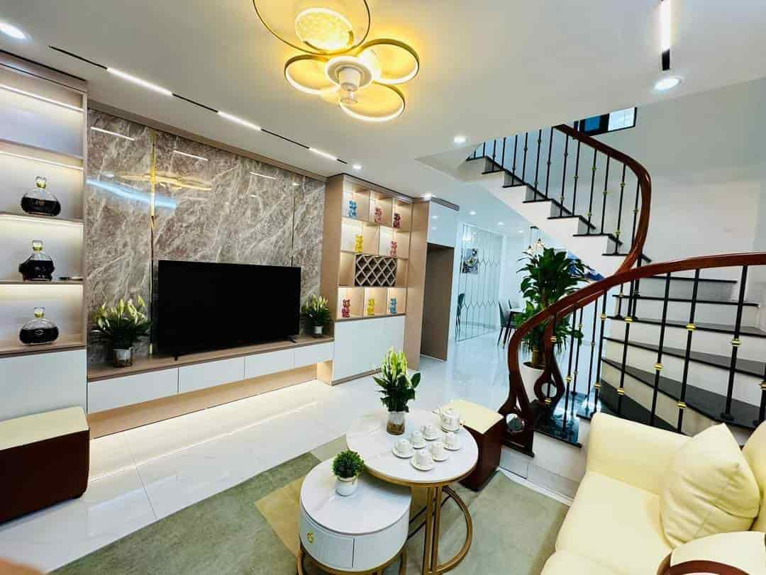 Nhà đẹp, full nội thất Hoàng Hoa Thám, Bà Đình 44m2, 3 tầng, mt 4m, giá chỉ 5.18 tỷ