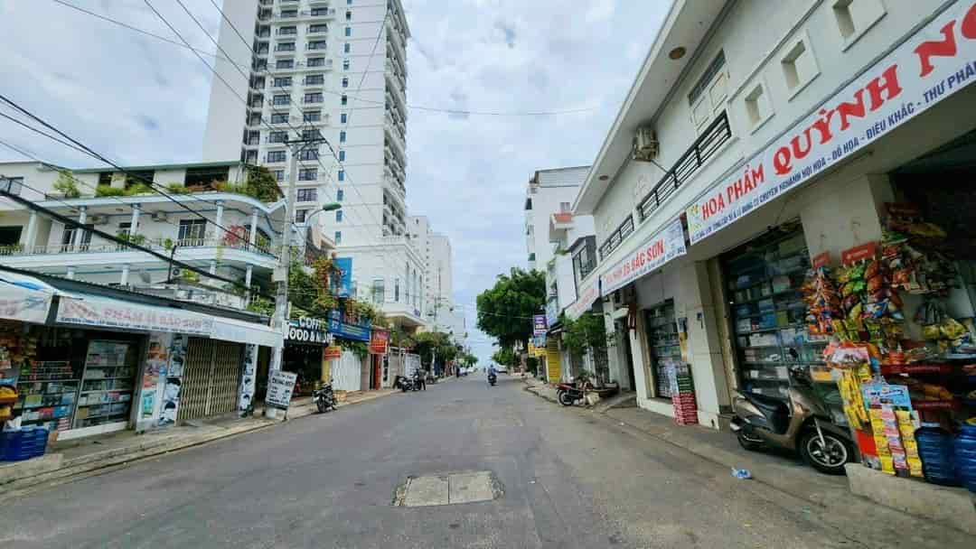 Bán căn hộ 5 tầng đường Sao Biển Nha Trang, 20 phòng ngủ giá 13 tỷ