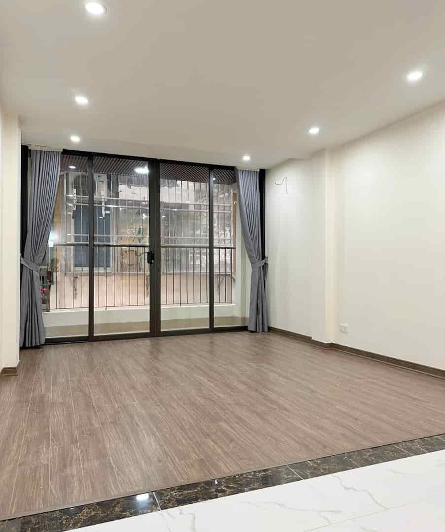 Bán nhà riêng Hoàng Cầu, Đống Đa, 62m2, 4 tầng, 2 thoáng, ô tô, 4 phòng ngủ, hơn 9 tỷ