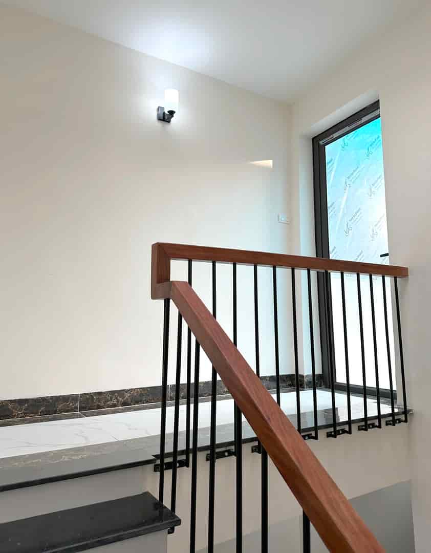 Bán nhà riêng Hoàng Cầu, Đống Đa, 62m2, 4 tầng, 2 thoáng, ô tô, 4 phòng ngủ, hơn 9 tỷ