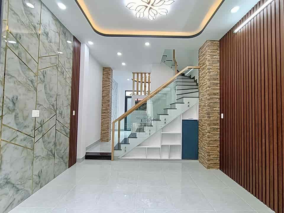 Bán nhà cấp 4 có gác lửng (70m2) gần chợ Bình Thành, Bình Tân, giá 1 tỷ 680 còn bớt