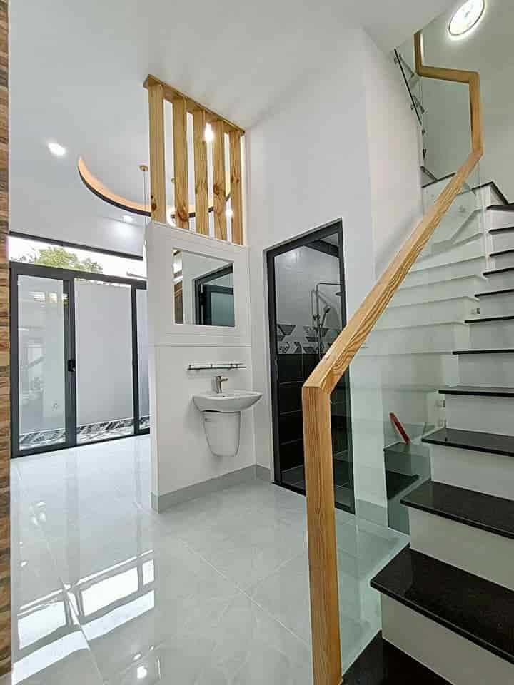 Bán nhà cấp 4 có gác lửng (70m2) gần chợ Bình Thành, Bình Tân, giá 1 tỷ 680 còn bớt