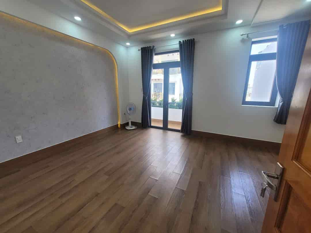 Chủ bán lỗ nhà 60m2 đường Nguyễn Cửu Vân, P17, Q.Bình Thạnh, hẻm xe hơi, sổ hồng riêng, 2 tỷ 9