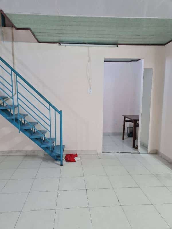 Cho thuê nhà sát đằng sau căn nhà mặt tiền đường Nguyễn Hữu Cảnh, P22, Bình Thạnh