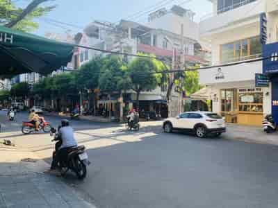 Bán nhà mặt tiền Nguyễn Hồng Đào, Bàu Cát, DT 4.5x16m, 4 tầng, 4PN, giá 19.9 tỷ.