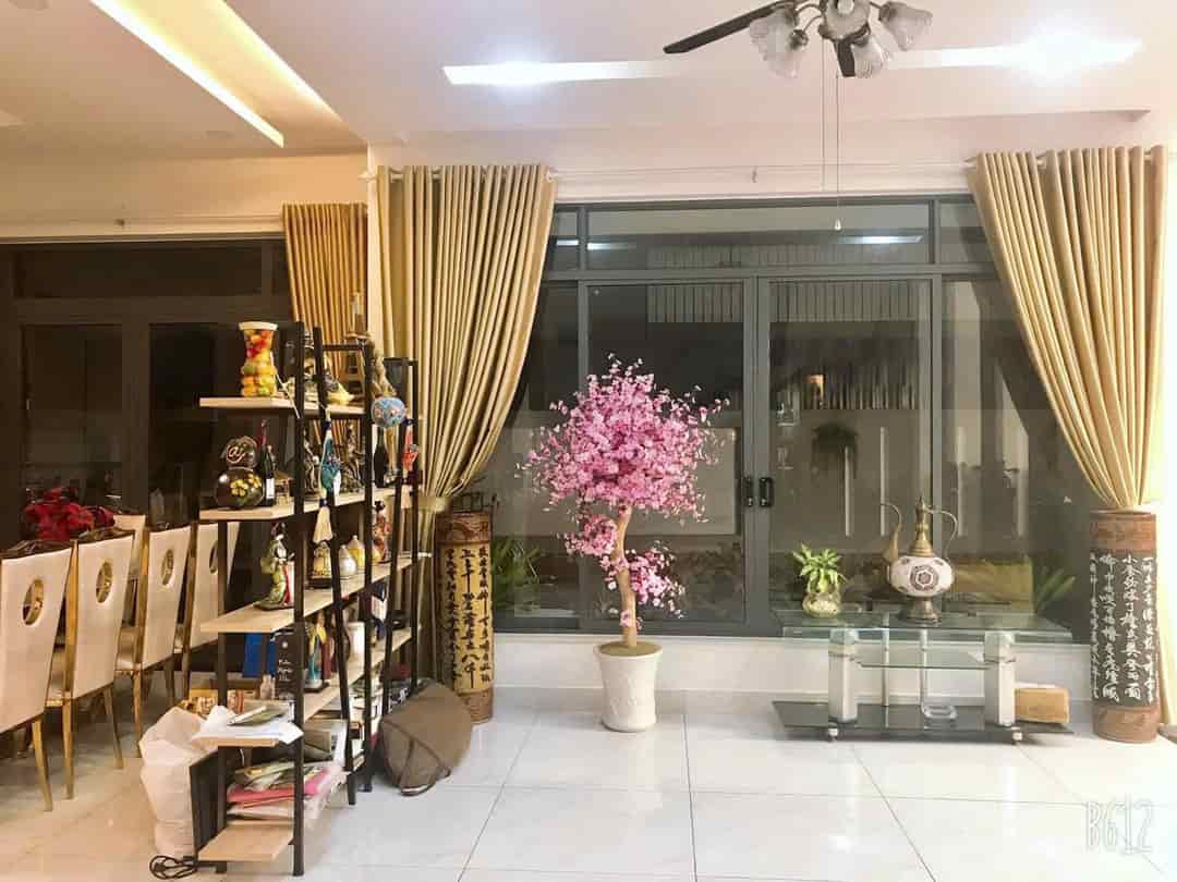 Bán nhà Villa Compound Xuân Thủy, Quốc Hương, DT 16x24, 3 tầng, hồ bơi, 99.9 tỷ