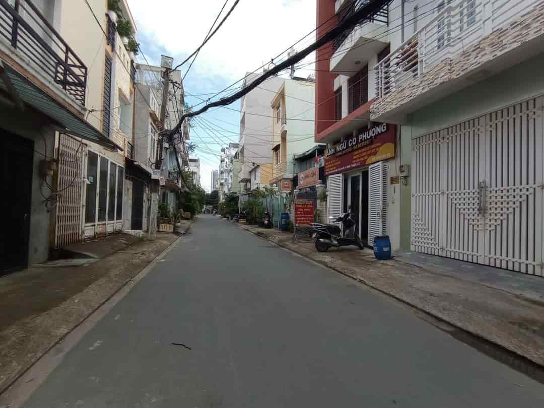Đường trước nhà 8 mét, ô tô vào nhà, 4.2x15.5m, nhỉnh 6 tỷ, Bình Thuận, quận 7