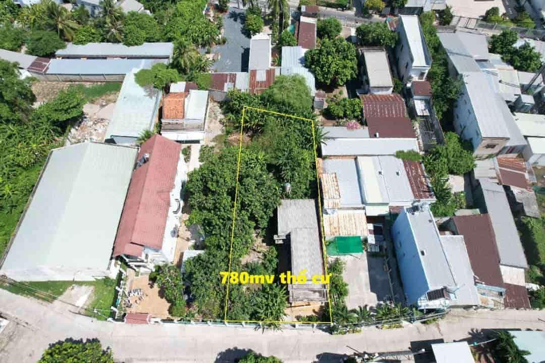 Bán đất có nhà cấp 4 cũ chính chủ, full thổ cư tại TP Long Xuyên, An Giang