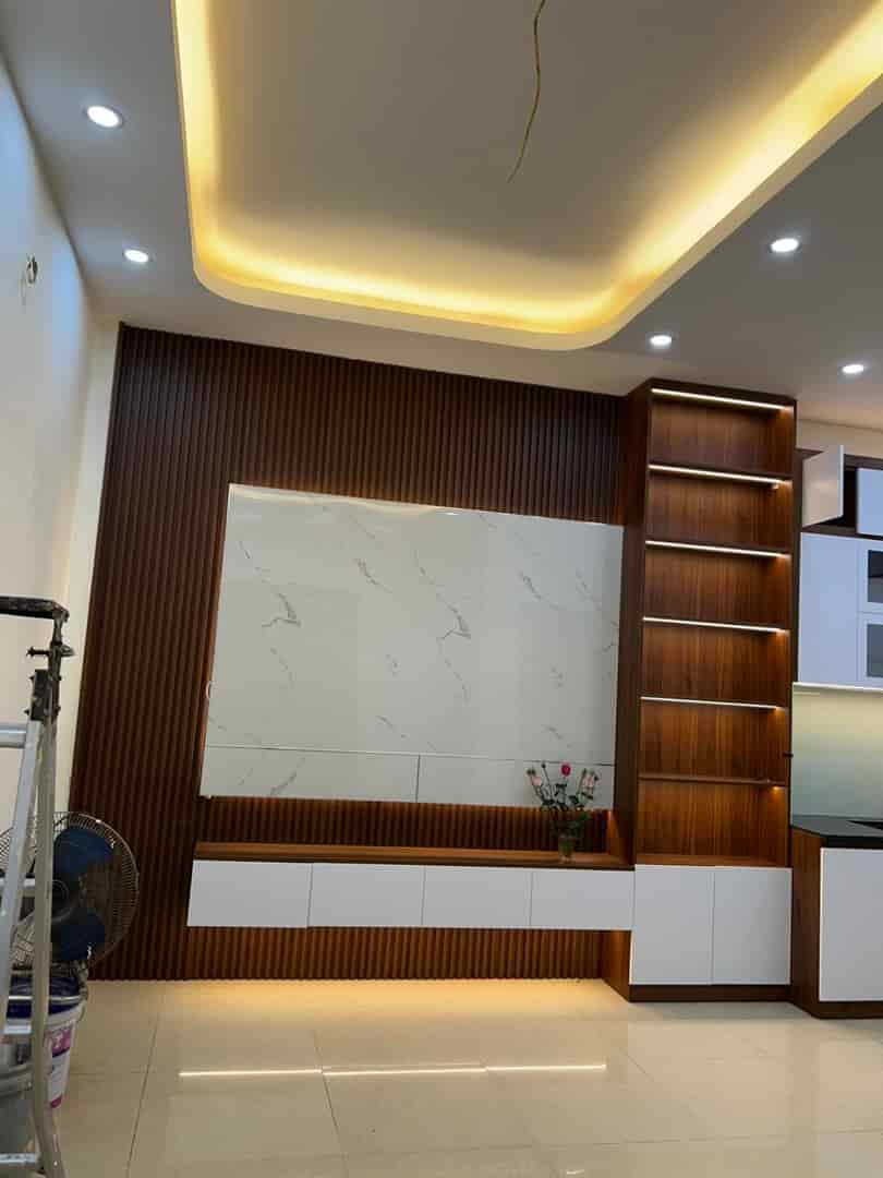 Bán nhà đẹp hơn tỷ 4 tỷ phố Tạ Quang Bửu 40m2, 5T, MT 5m gần công viên Thống Nhất