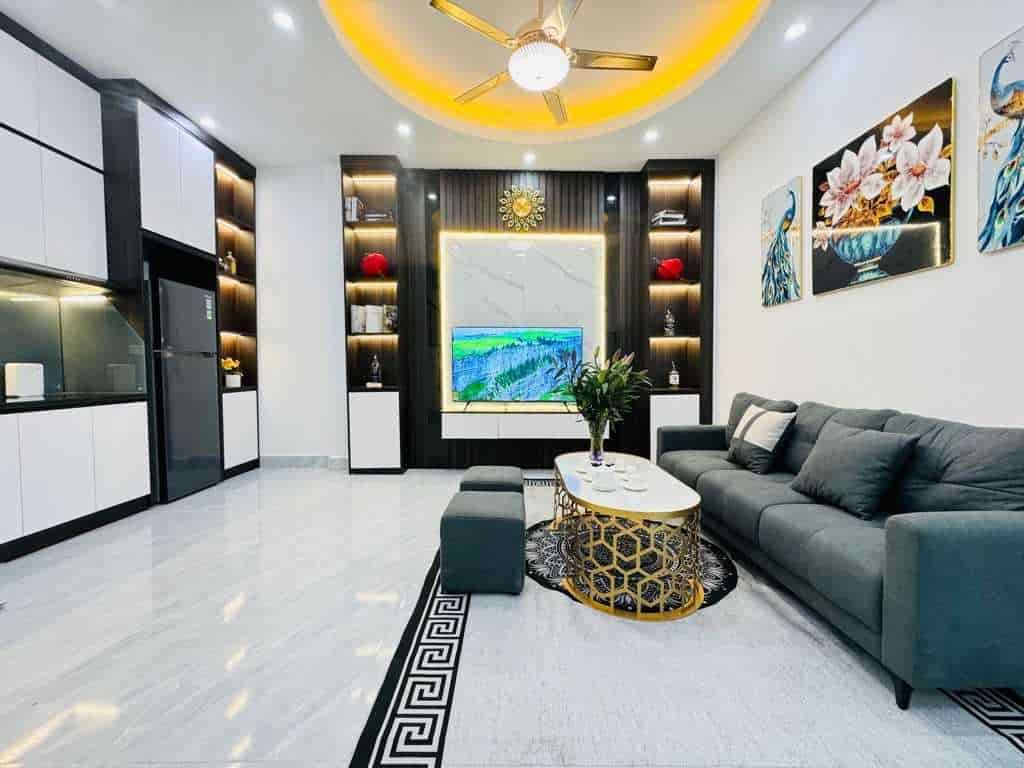 Bán nhà đẹp hơn 3 tỷ phố Minh Khai 30m2, 4 tầng 3 ngủ tặng full nội thất gần Times City