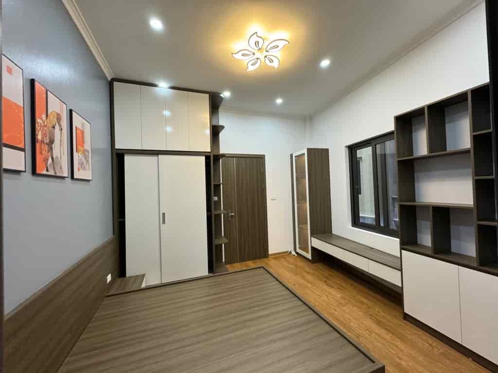 Cần bán nhà phố Thái Thịnh hơn 5 tỷ 30m2, 5 tầng lô góc tặng full đồ trung tâm Đống Đa