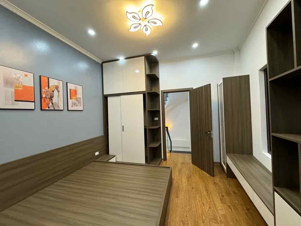 Cần bán nhà phố Thái Thịnh hơn 5 tỷ 30m2, 5 tầng lô góc tặng full đồ trung tâm Đống Đa