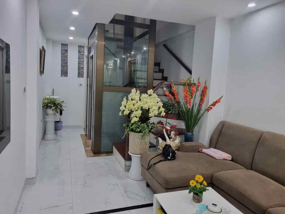 Bán nhà cực phẩm phố Nguyễn Đình Thi 45m2, 6T thang máy tặng full đồ view Hồ Tây