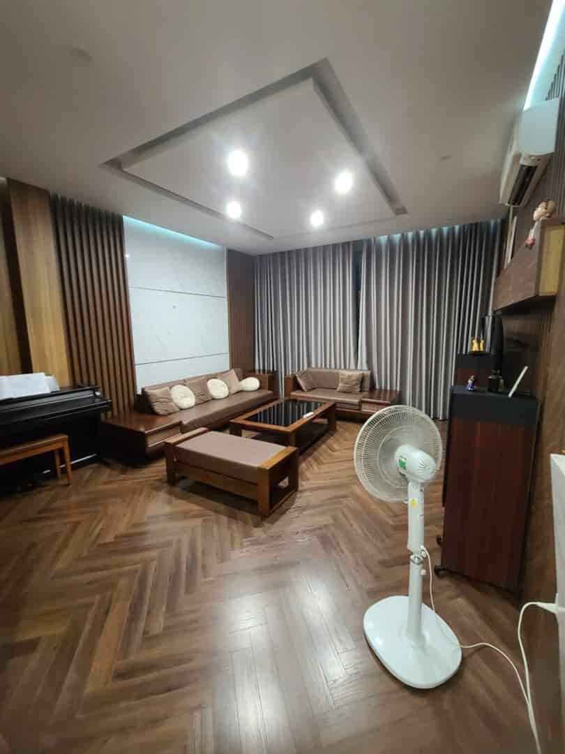 Bán nhà phố Chùa Láng 40m2, 5T, lô góc 2 mặt tiền gara ô tô gần Hồ Láng view thoáng