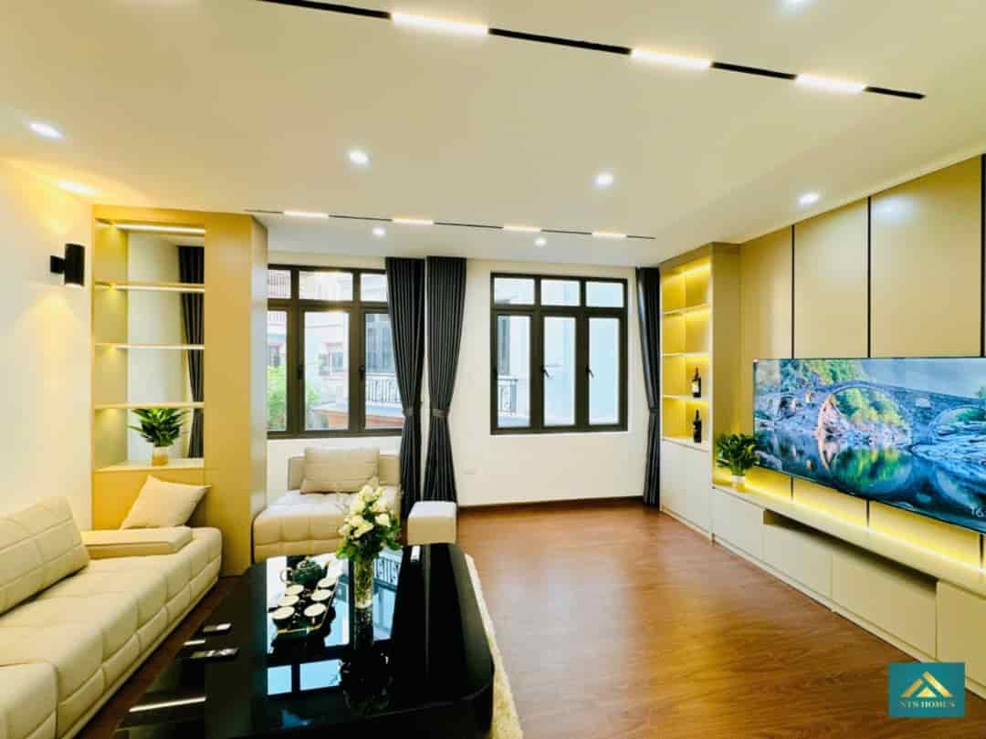 Tôn Đức Thắng đẹp 40m2, 5t, mt4.5m lô góc ô tô tặng full đồ quận Đống Đa