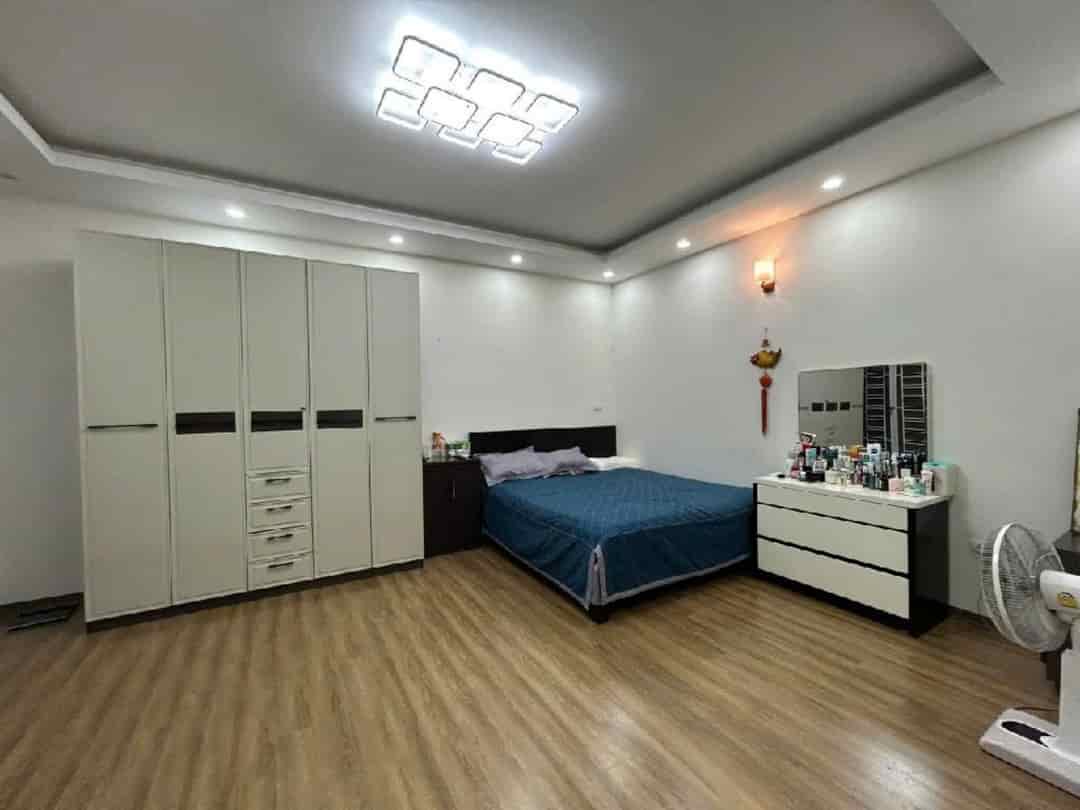 Nhà đẹp phố Kim Mã 12.1 tỷ 56m2, 5T, MT9m sổ vuông gần phố trung tâm quận Ba Đình