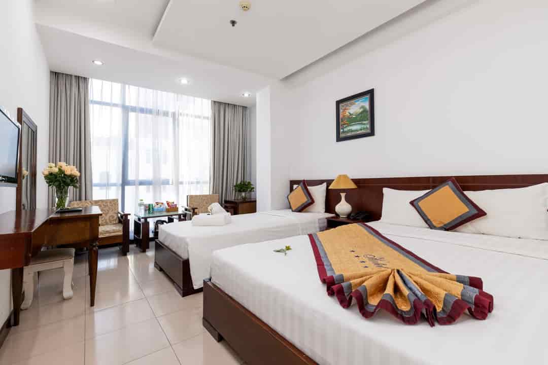 Khách sạn 4 sao biển Phạm Văn Đồng Đà Nẵng, DT 500m2, 12 tầng