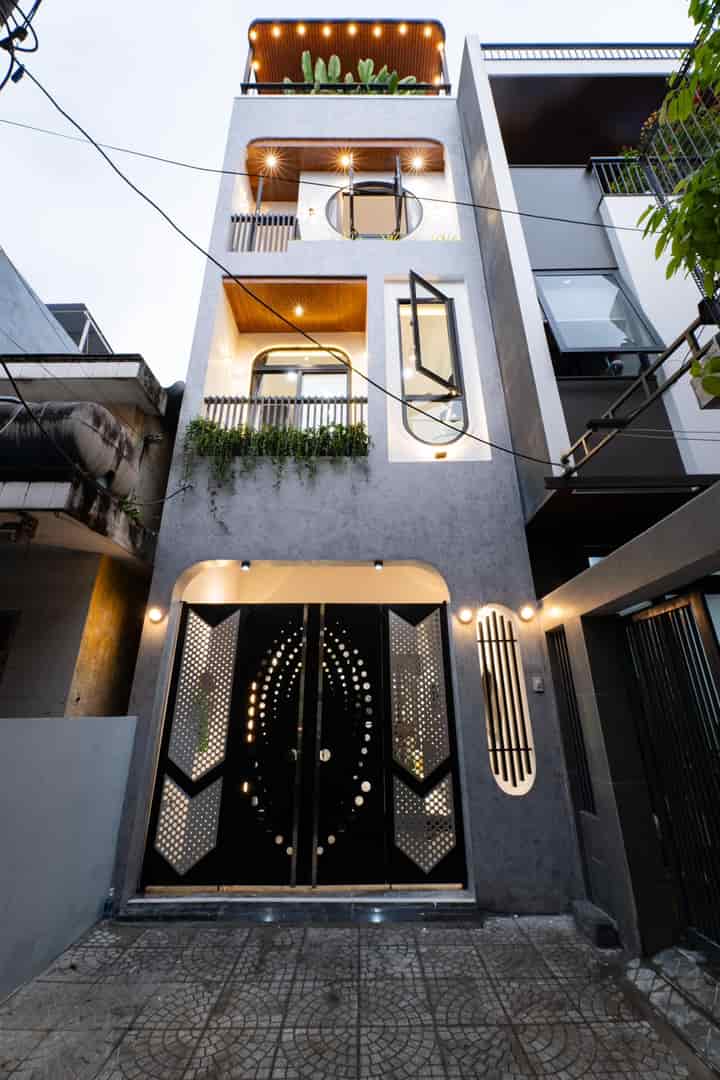 Nhà gần Nguyễn Văn Linh 4 tầng mới đẹp đẳng cấp, xịn sò