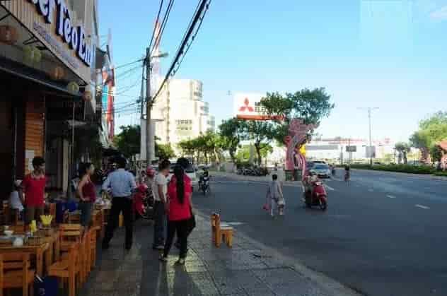 Mặt tiền Lê Đình Dương, đường 10.5m, 61m2, kinh doanh đỉnh