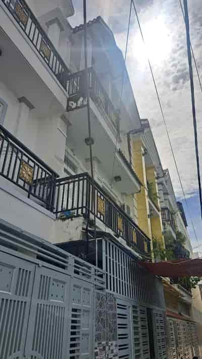 4 chỗ ngủ trong nhà, 3 tầng, ngang hơn 5m, đ. Huỳnh Tấn Phát, f. Phú Thuận, Quận 7, nhỉnh 5 tỷ