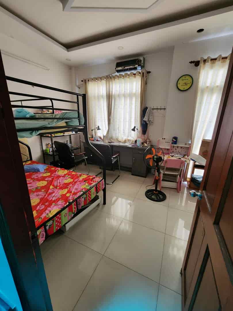 4 chỗ ngủ trong nhà, 3 tầng, ngang hơn 5m, đ. Huỳnh Tấn Phát, f. Phú Thuận, Quận 7, nhỉnh 5 tỷ